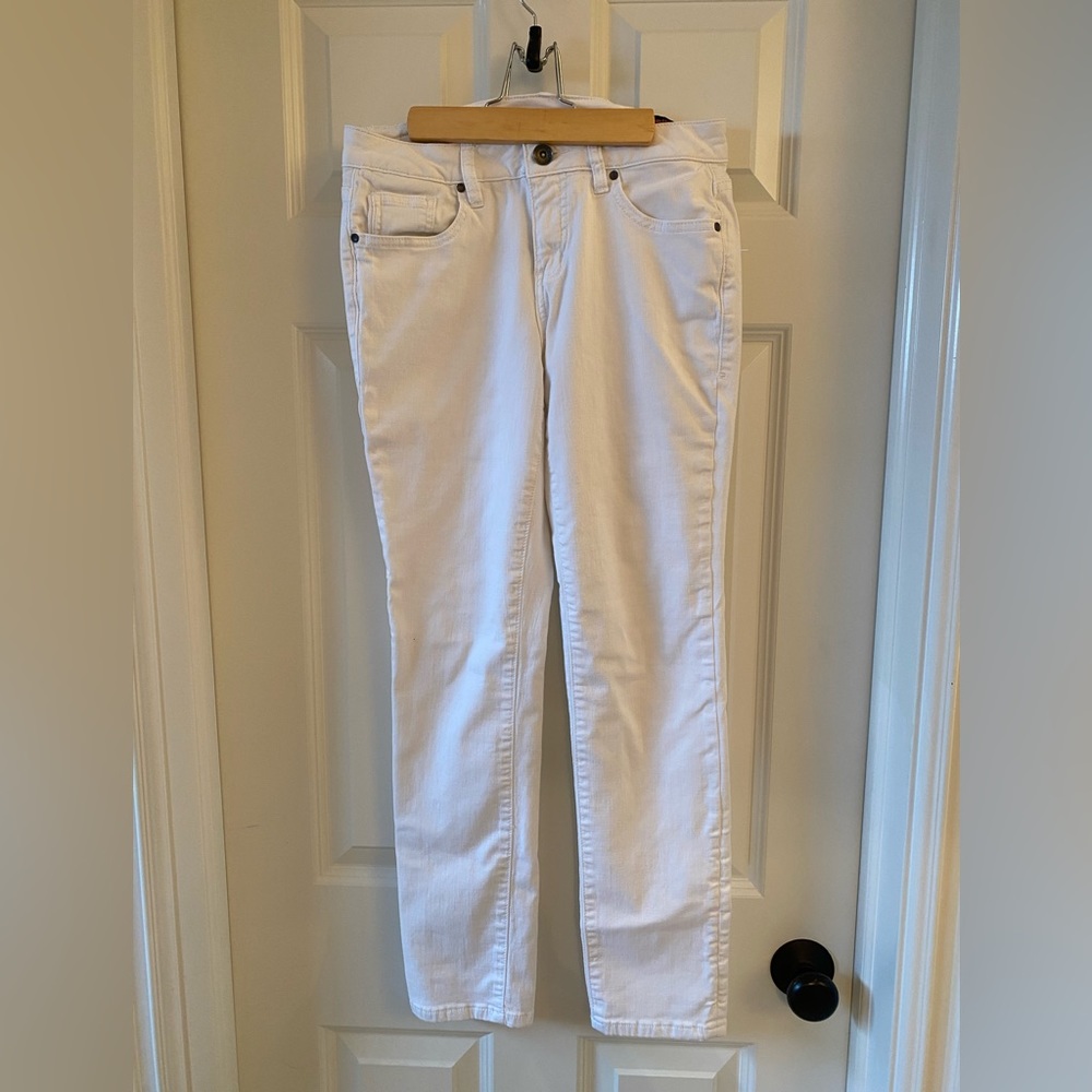 Jague skinny white jean.